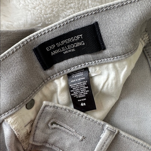 Express Light Gray Ripped Jeans - Picture 2 of 4